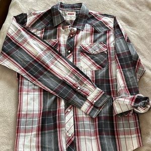 Men’s Medium Levi’s Plaid Western Cut Button Down Shirt